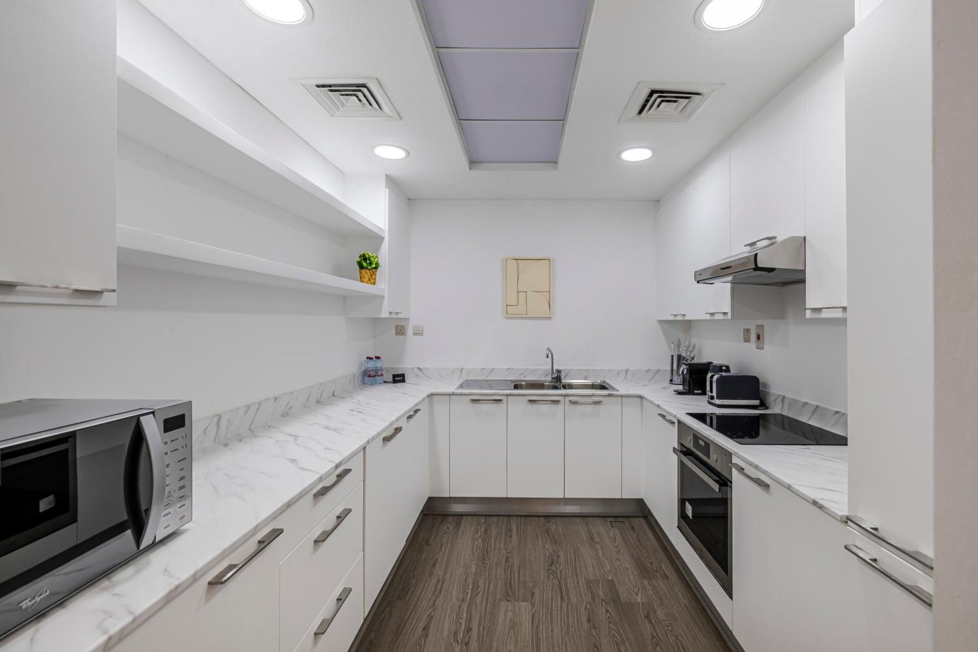 1br Extra Bedroom Bay Square B7, View Apartment *