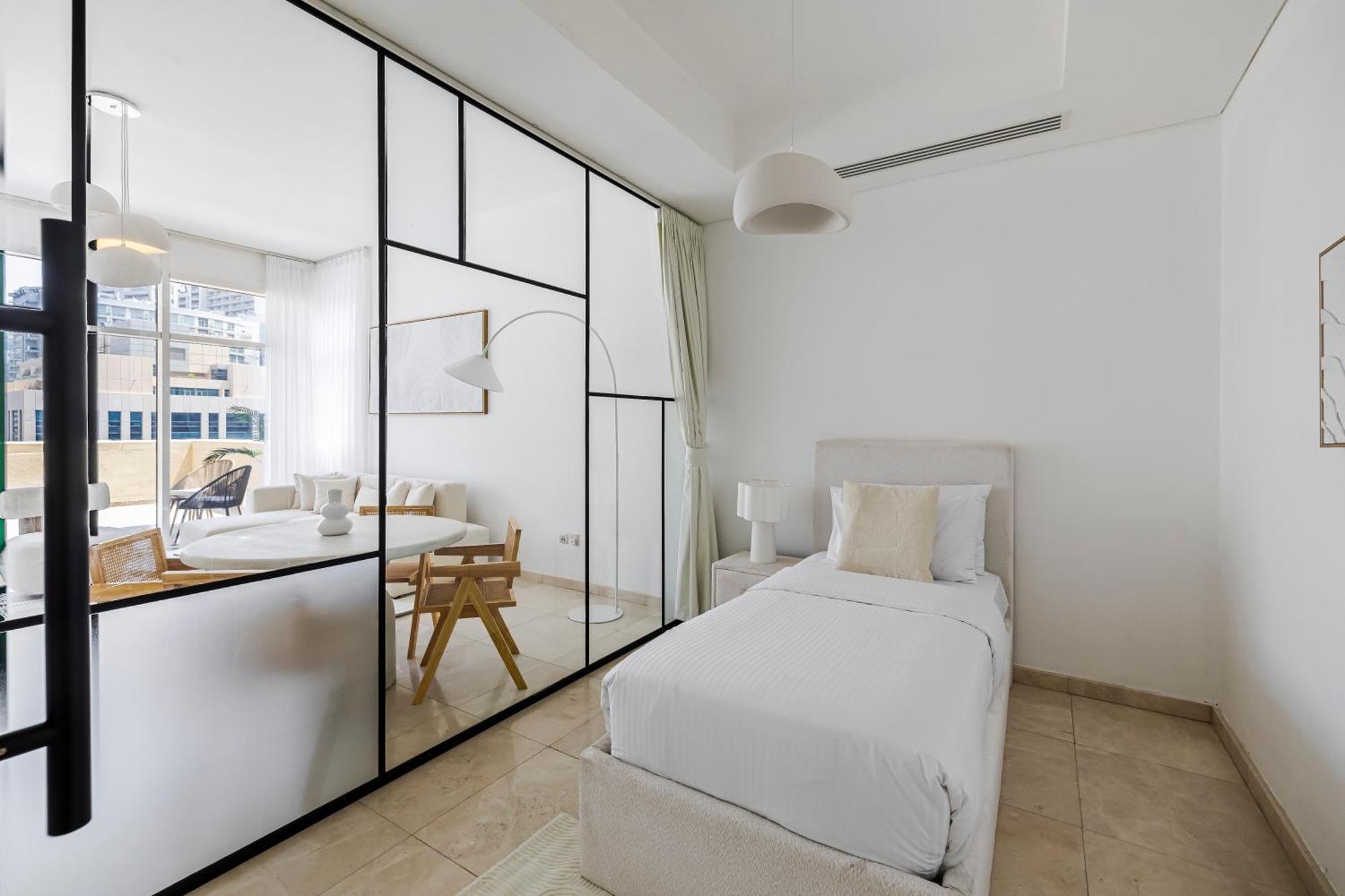 1br Extra Bedroom Bay Square B7, View * Dubai