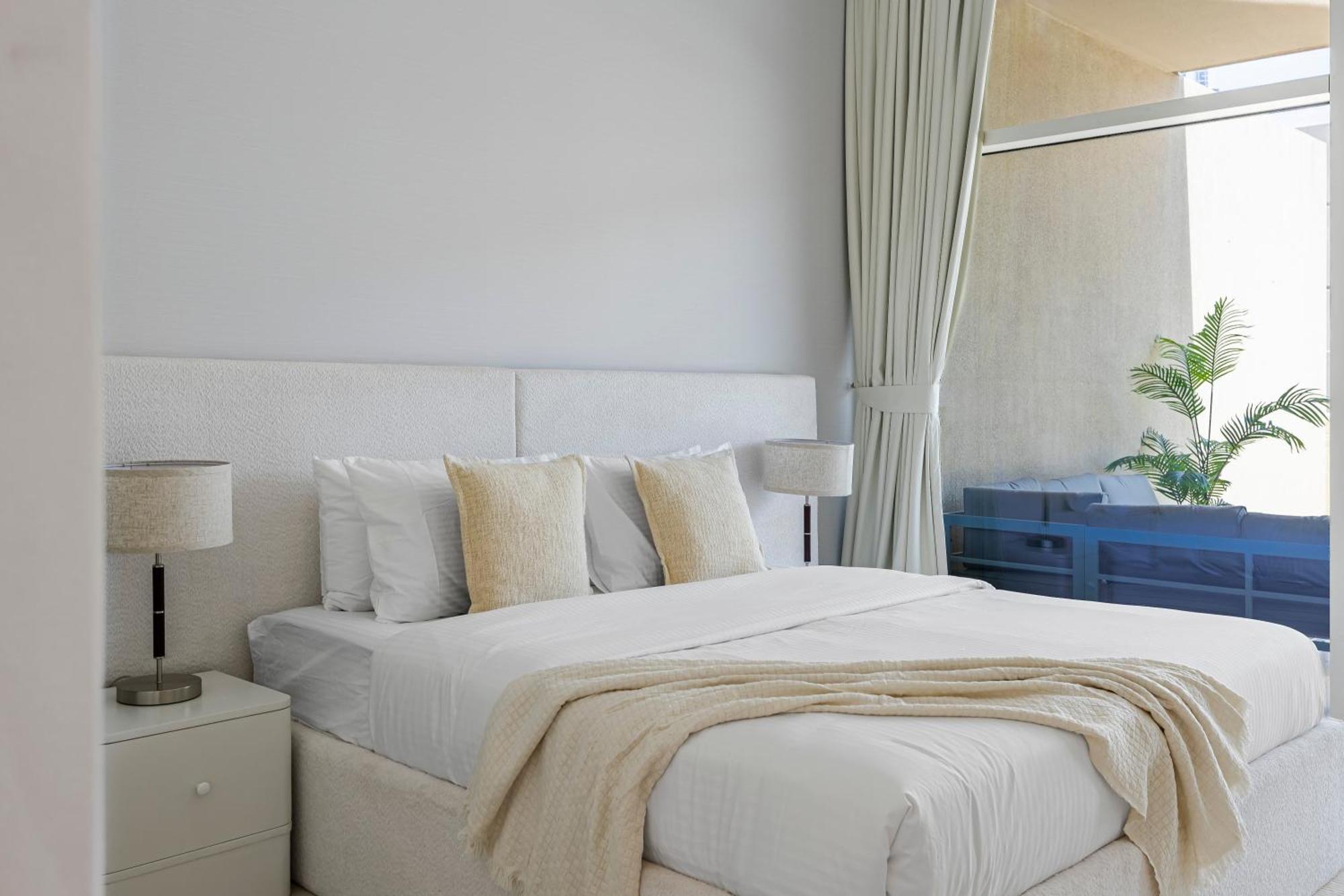 1br Extra Bedroom Bay Square B7, View Apartment *